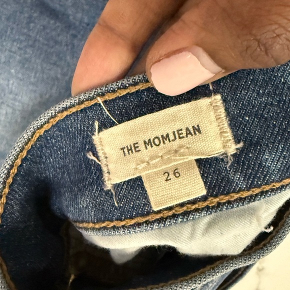 Madewell- The Mom Jean Distressed Blue Jeans Size 26 - Picture 3 of 5